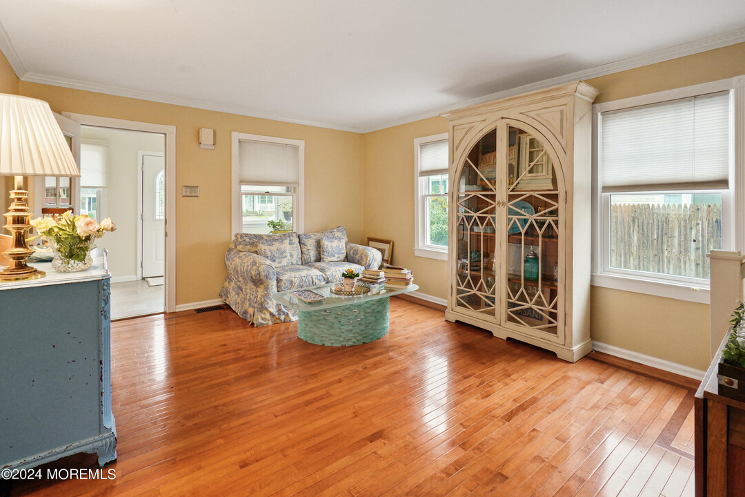 303 River Ave in Point Pleasant, NJ - Building Photo