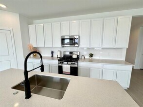 2417 Lago Costa Dr in La Marque, TX - Building Photo - Building Photo