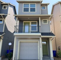 13198 NE Glisan St in Portland, OR - Building Photo