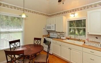 8260 Ibis St in Sarasota, FL - Foto de edificio - Building Photo