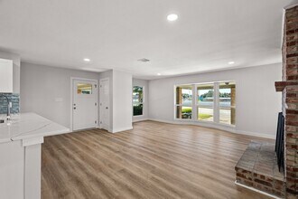 4304 SW Loop 820-Unit -4306 in Fort Worth, TX - Building Photo - Building Photo