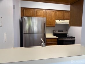 1819 Ravens Crest Dr in Plainsboro, NJ - Foto de edificio - Building Photo