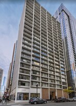 20 E Chestnut St, Unit 11B in Chicago, IL - Building Photo