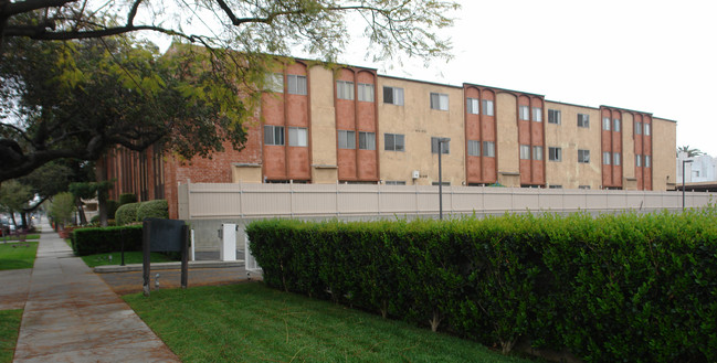 Essex House in Pasadena, CA - Foto de edificio - Building Photo