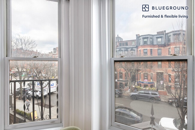 232 Newbury St in Boston, MA - Foto de edificio - Building Photo