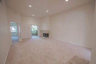 25859 McBean Pkwy in Santa Clarita, CA - Building Photo - Building Photo