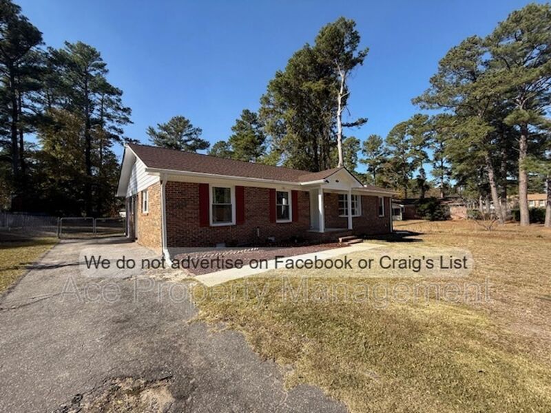 643 Wakefield Dr in Fayetteville, NC - Building Photo