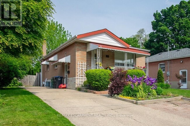 property at 206 Queen St W