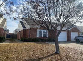 1913 Leeds Ln in Norman, OK - Building Photo