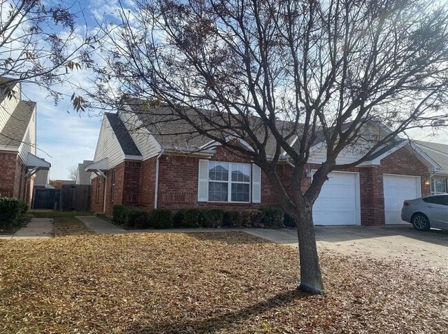 property at 1913 Leeds Ln