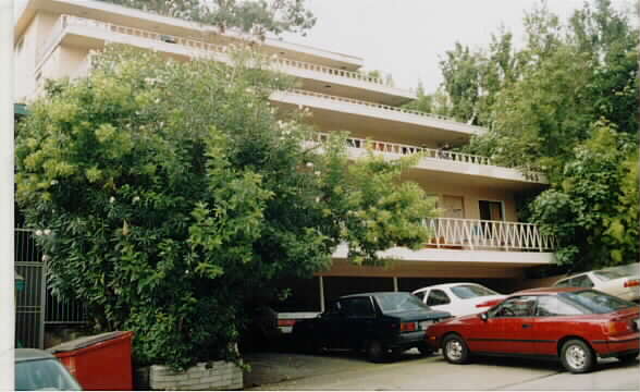 543-547 Landfair Ave in Los Angeles, CA - Building Photo - Building Photo