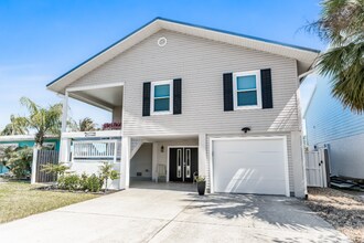 17729 1st St E in Redington Shores, FL - Building Photo - Building Photo