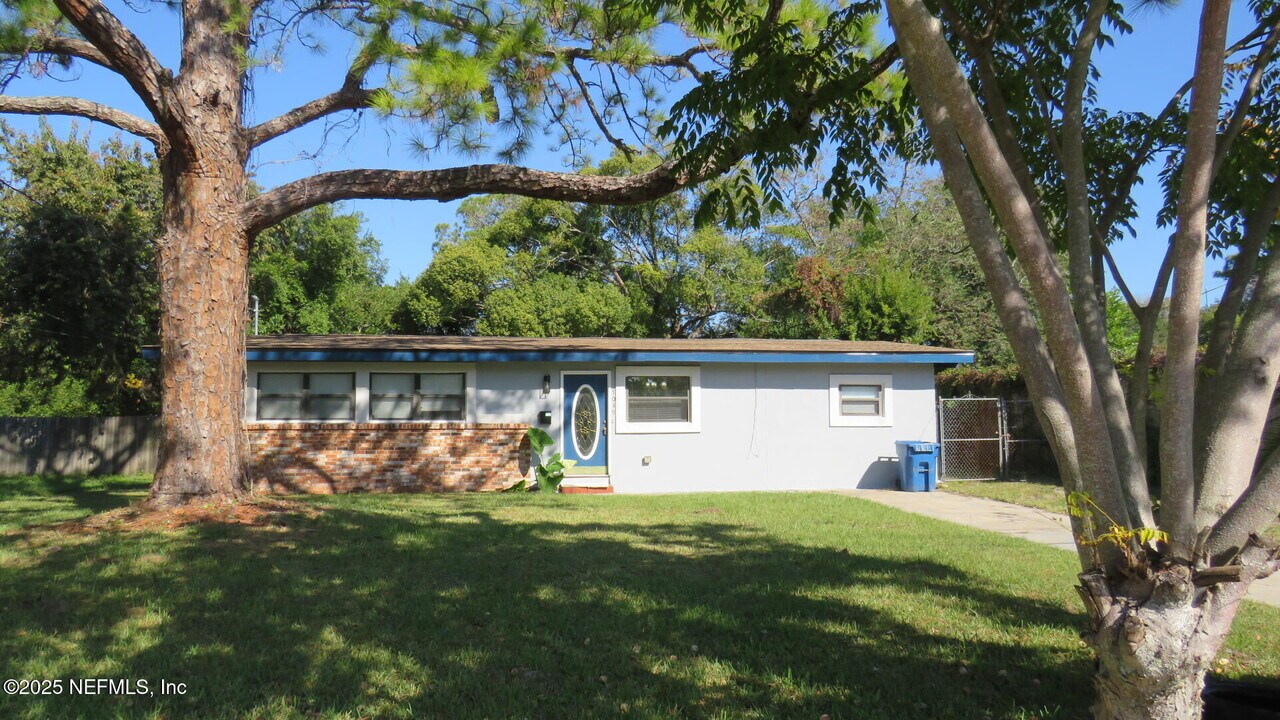 7039 Cotillion Rd N in Jacksonville, FL - Building Photo