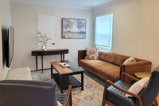 2028 Pimmit Dr in Falls Church, VA - Building Photo - Building Photo