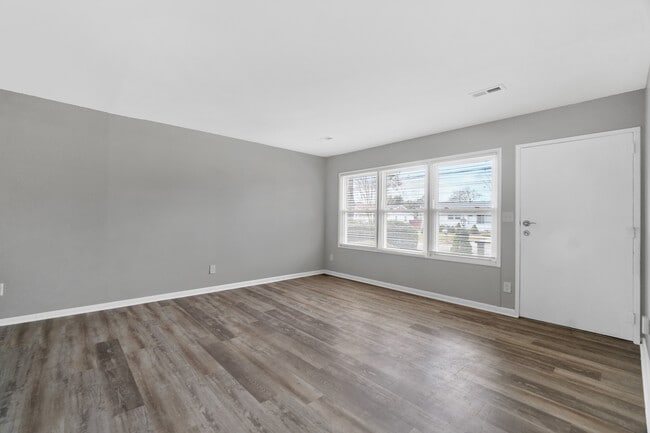 328 Crisfield Rd in Virginia Beach, VA - Building Photo - Building Photo
