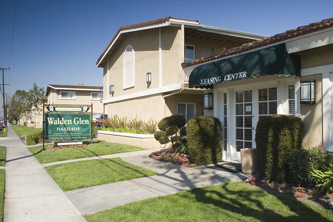 Walden Glen Apartments in Buena Park, CA - Foto de edificio - Building Photo