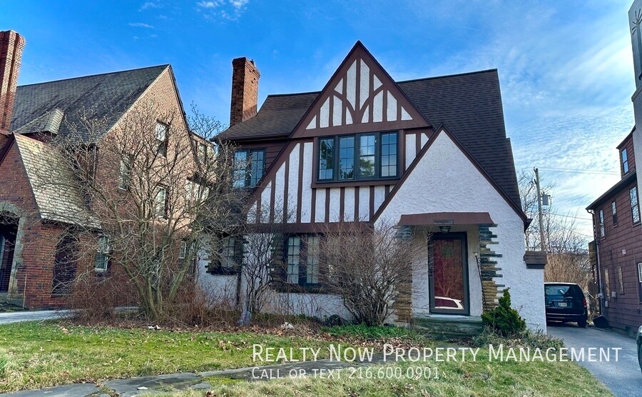 18008 Winslow Rd in Shaker Heights, OH - Building Photo
