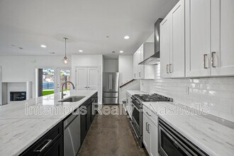 962 9th Ave S in Nashville, TN - Building Photo - Building Photo