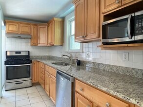 139 Oakdale Rd in Newton, MA - Building Photo - Building Photo