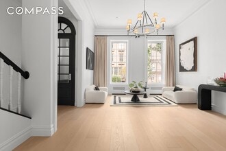 222 E 61st St in New York, NY - Building Photo - Building Photo