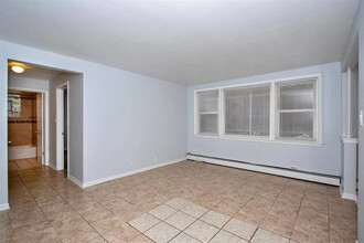 5516 W Higgins Ave in Chicago, IL - Building Photo - Building Photo