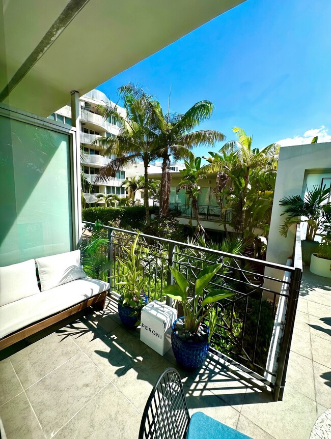 2135 Washington Ct, Unit 1 in Miami Beach, FL - Foto de edificio - Building Photo