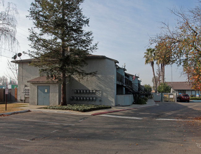 Sierra View Apartments in Ceres, CA - Foto de edificio - Building Photo