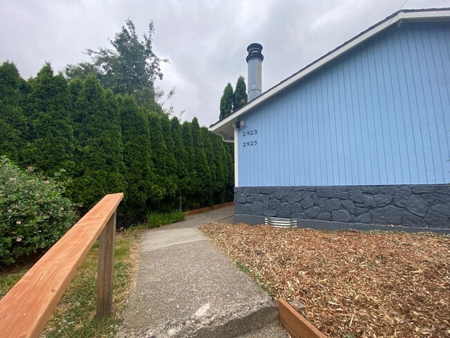 2923-2925-2925 SE Waverleigh Blvd in Portland, OR - Building Photo - Building Photo