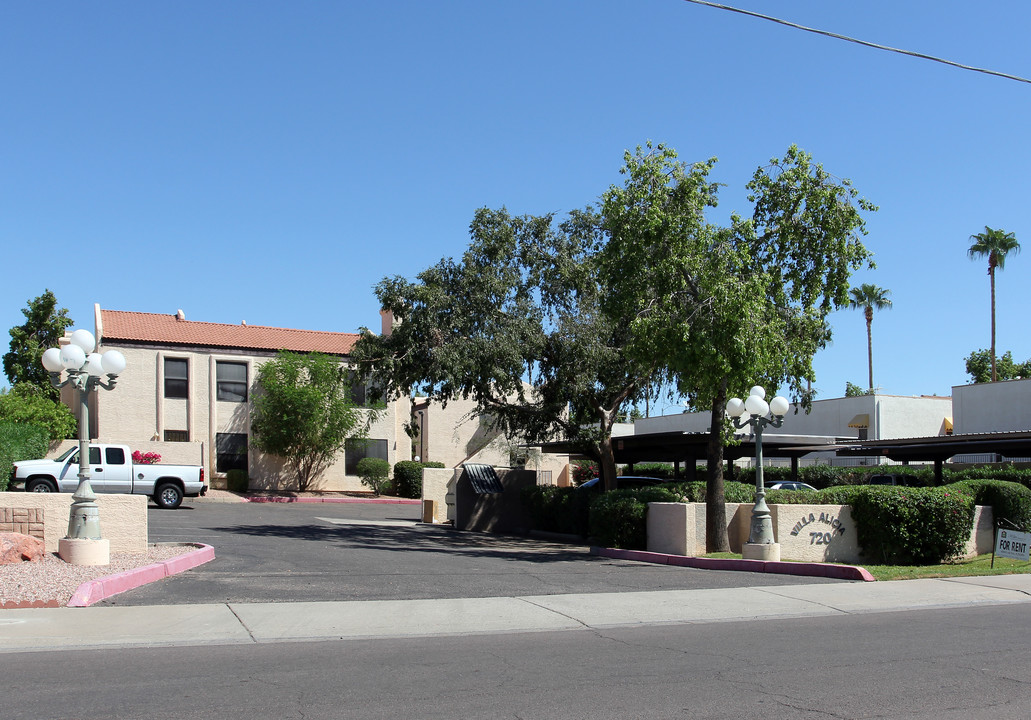 Villa Alicia in Phoenix, AZ - Building Photo