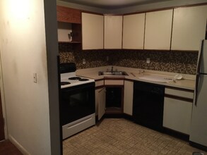 102 Oakwood Ave in West Hartford, CT - Building Photo - Building Photo