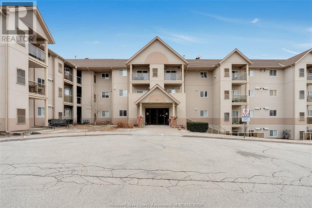 3000 Sandwich St. in Windsor, ON - Building Photo
