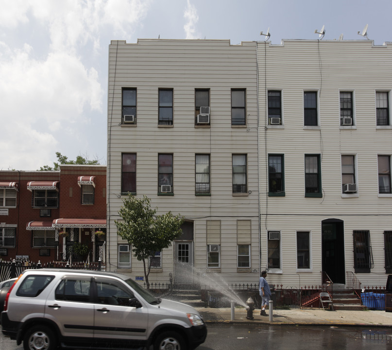 47 Menahan St in Brooklyn, NY - Building Photo