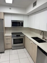 19101 NE 36th Pl in Aventura, FL - Building Photo - Building Photo