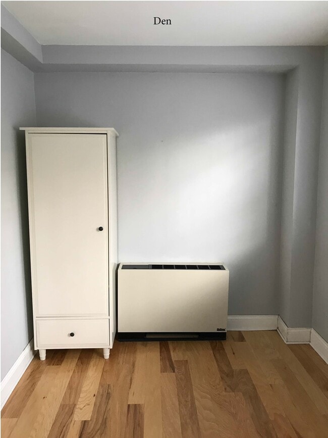 4545 MacArthur Blvd NW, Unit g6 in Washington, DC - Building Photo - Building Photo