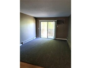 901 Country Club Dr in Marshall, MN - Building Photo - Building Photo