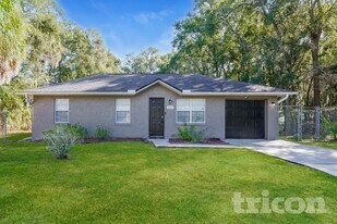2527 Orange Ave in Mims, FL - Building Photo