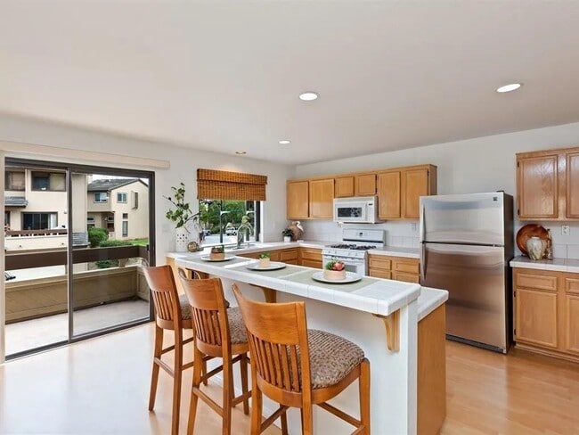 2527 Woodlands Way in Oceanside, CA - Building Photo - Building Photo