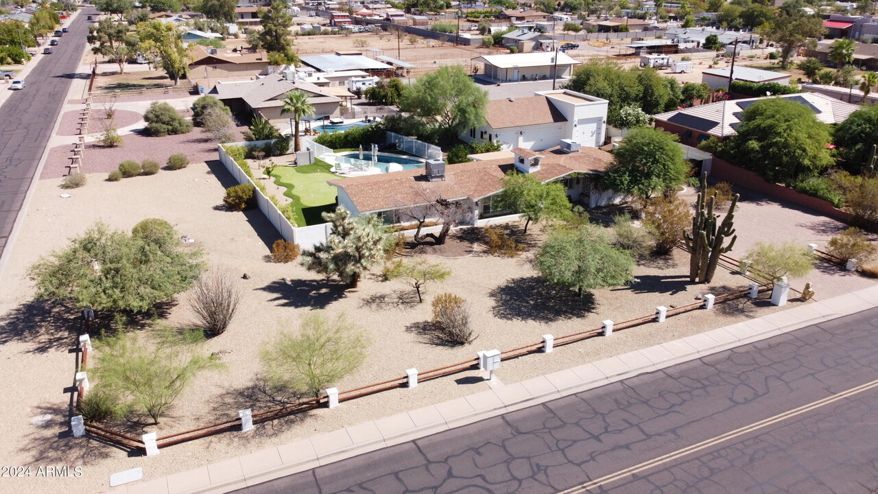 2610 E Nisbet Rd in Phoenix, AZ - Foto de edificio