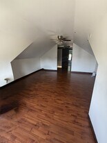 52 Chambly Ave, Unit 2 in Warwick, RI - Building Photo