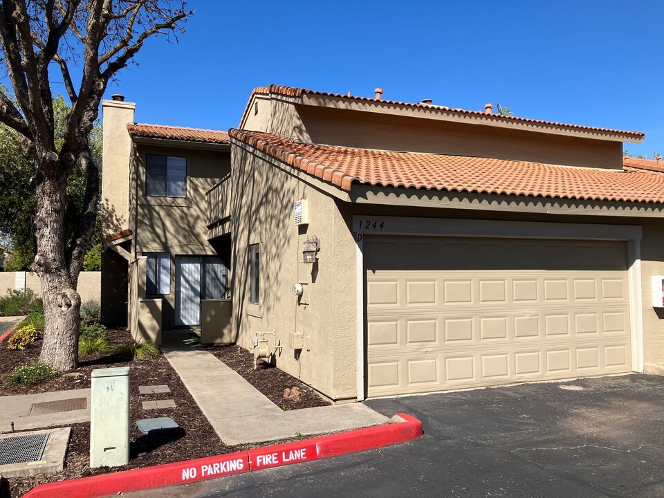 1244 W Roseburg Ave in Modesto, CA - Building Photo