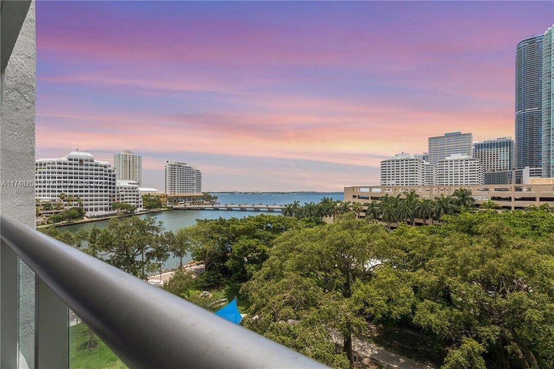 495 Brickell Ave, Unit 807 in Miami, FL - Building Photo