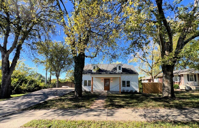 2223 30th Ave S in Nashville, TN - Foto de edificio - Building Photo