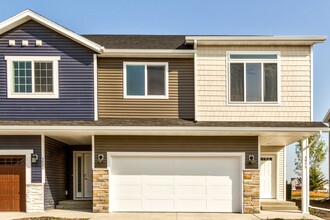 Cottagewood Townhomes in Fargo, ND - Building Photo - Building Photo