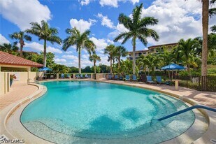 6000 Pelican Bay Blvd in Naples, FL - Building Photo