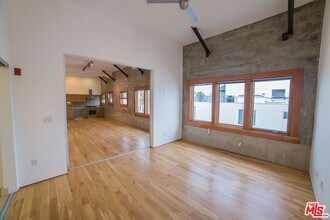 8 Brooks Ave in Los Angeles, CA - Foto de edificio - Building Photo