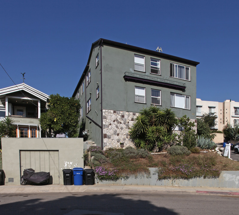 1041 Everett Pl in Los Angeles, CA - Building Photo