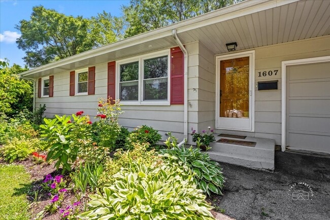 1607 Oak St in St. Charles, IL - Building Photo - Building Photo