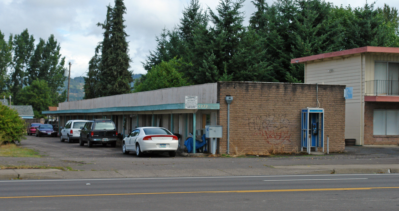 5272 Main St in Springfield, OR - Foto de edificio