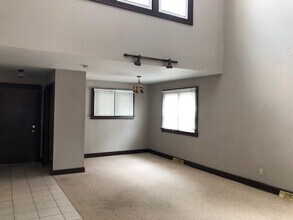 410 Melrose Ct in Iowa City, IA - Building Photo - Building Photo