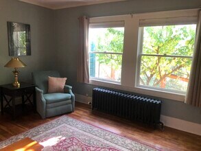 412 John Adams St, Unit #2 Firstfloor in Oregon City, OR - Building Photo - Building Photo